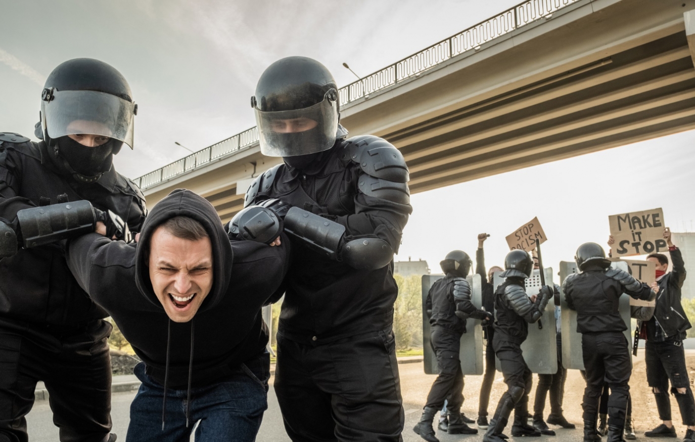 Operacja policyjna w Będzinie: rozbicie grupy przestępczej i szokujące odkrycia
